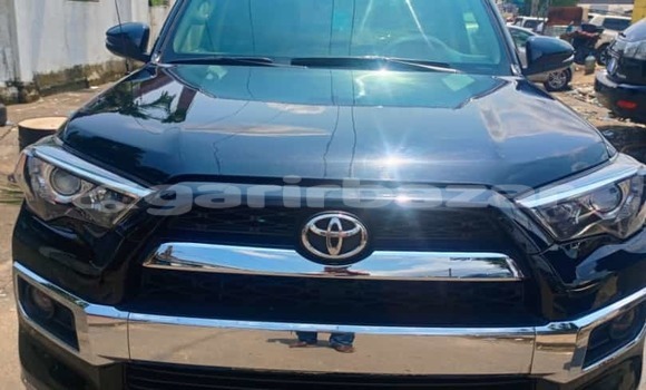 Sayi Na hannu Toyota 4Runner Black Mota in Douala a Ƙasar Kamaru