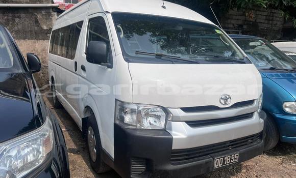 Sayi Na hannu Toyota Hiace White Mota in Douala a Ƙasar Kamaru Sayi Na hannu Toyota Hiace White Mota in Douala a Ƙasar Kamaru