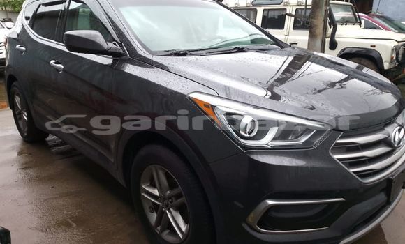 Sayi Na hannu Hyundai Santa Fe Black Mota in Douala a Ƙasar Kamaru Sayi Na hannu Hyundai Santa Fe Black Mota in Douala a Ƙasar Kamaru