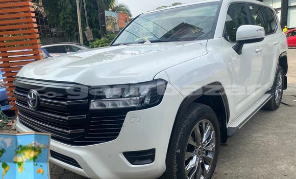 Sayi Imported Toyota Land Cruiser White Mota in Douala a Ƙasar Kamaru Sayi Imported Toyota Land Cruiser White Mota in Douala a Ƙasar Kamaru