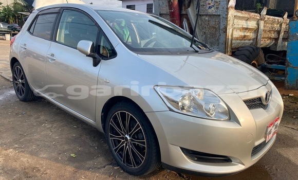Sayi Sabo Toyota Auris Azurfa Mota in Douala a Ƙasar Kamaru Sayi Sabo Toyota Auris Azurfa Mota in Douala a Ƙasar Kamaru