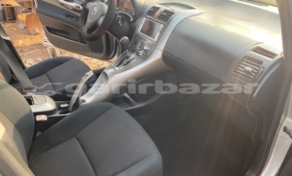 Sayi Sabo Toyota Auris Azurfa Mota in Douala a Ƙasar Kamaru Sayi Sabo Toyota Auris Azurfa Mota in Douala a Ƙasar Kamaru