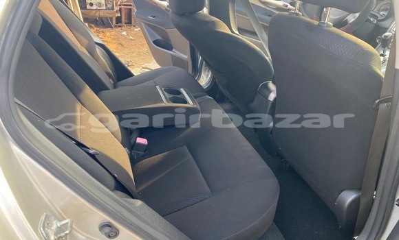 Sayi Sabo Toyota Auris Azurfa Mota in Douala a Ƙasar Kamaru Sayi Sabo Toyota Auris Azurfa Mota in Douala a Ƙasar Kamaru