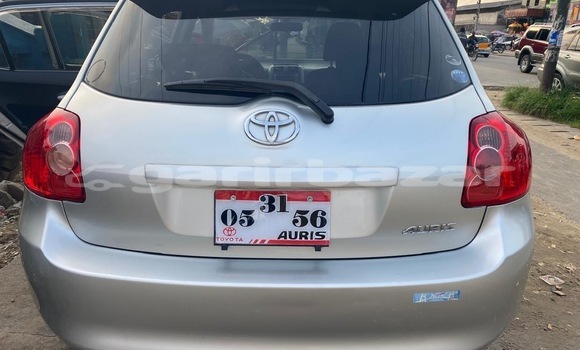 Sayi Sabo Toyota Auris Azurfa Mota in Douala a Ƙasar Kamaru Sayi Sabo Toyota Auris Azurfa Mota in Douala a Ƙasar Kamaru