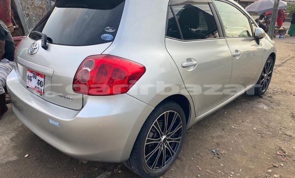 Sayi Sabo Toyota Auris Azurfa Mota in Douala a Ƙasar Kamaru Sayi Sabo Toyota Auris Azurfa Mota in Douala a Ƙasar Kamaru