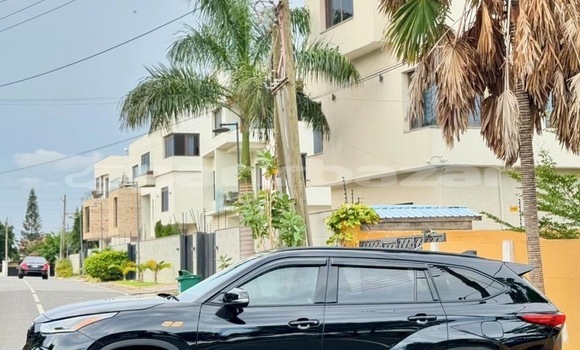 Sayi Sabo Toyota Highlander Sauran Mota in Douala a Ƙasar Kamaru