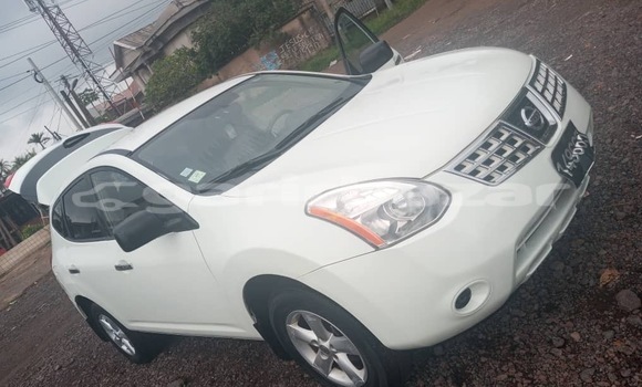 Sayi Na hannu Nissan Rogue White Mota in Douala a Ƙasar Kamaru Sayi Na hannu Nissan Rogue White Mota in Douala a Ƙasar Kamaru
