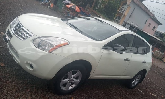 Sayi Na hannu Nissan Rogue White Mota in Douala a Ƙasar Kamaru Sayi Na hannu Nissan Rogue White Mota in Douala a Ƙasar Kamaru