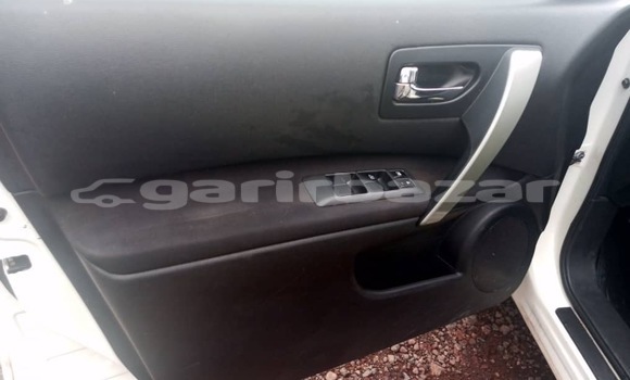 Sayi Na hannu Nissan Rogue White Mota in Douala a Ƙasar Kamaru Sayi Na hannu Nissan Rogue White Mota in Douala a Ƙasar Kamaru