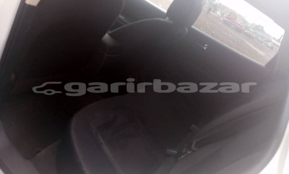 Sayi Na hannu Nissan Rogue White Mota in Douala a Ƙasar Kamaru Sayi Na hannu Nissan Rogue White Mota in Douala a Ƙasar Kamaru