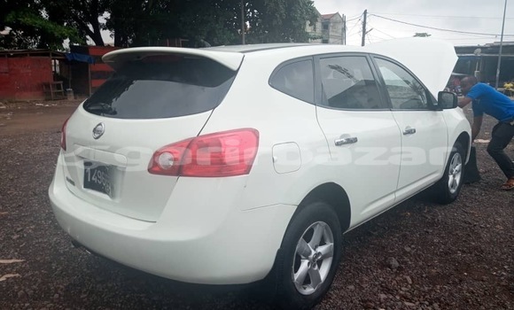Sayi Na hannu Nissan Rogue White Mota in Douala a Ƙasar Kamaru Sayi Na hannu Nissan Rogue White Mota in Douala a Ƙasar Kamaru