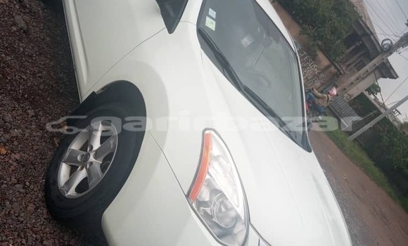 Sayi Na hannu Nissan Rogue White Mota in Douala a Ƙasar Kamaru Sayi Na hannu Nissan Rogue White Mota in Douala a Ƙasar Kamaru