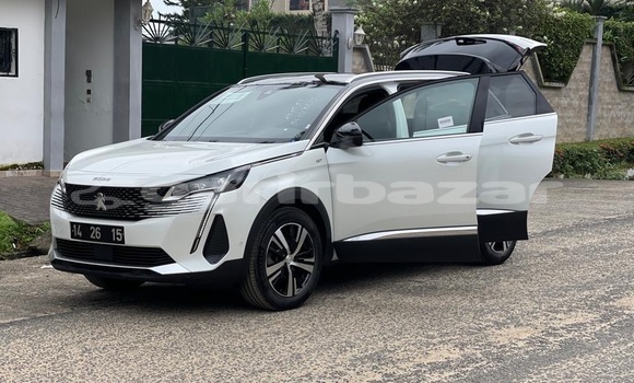 Sayi Sabo Peugeot 5008 White Mota in Douala a Ƙasar Kamaru