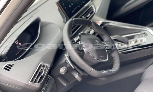 Sayi Sabo Peugeot 5008 White Mota in Douala a Ƙasar Kamaru Sayi Sabo Peugeot 5008 White Mota in Douala a Ƙasar Kamaru