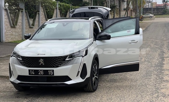 Sayi Sabo Peugeot 5008 White Mota in Douala a Ƙasar Kamaru Sayi Sabo Peugeot 5008 White Mota in Douala a Ƙasar Kamaru