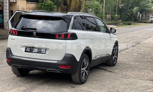 Sayi Sabo Peugeot 5008 White Mota in Douala a Ƙasar Kamaru Sayi Sabo Peugeot 5008 White Mota in Douala a Ƙasar Kamaru