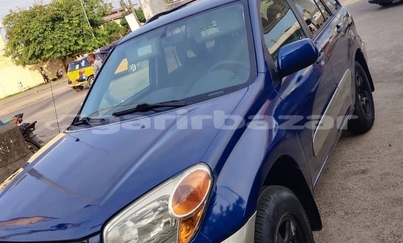 Sayi Na hannu Toyota RAV4 Sauran Mota in Douala a Ƙasar Kamaru