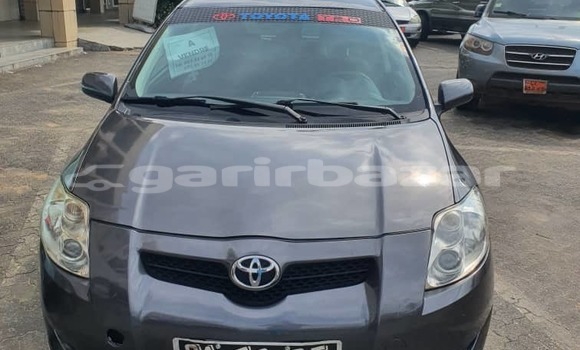 Sayi Imported Toyota Auris Sauran Mota in Douala a Ƙasar Kamaru