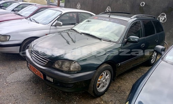 Buy Used Toyota Avensis Green Car in Douala in Littoral Cameroon