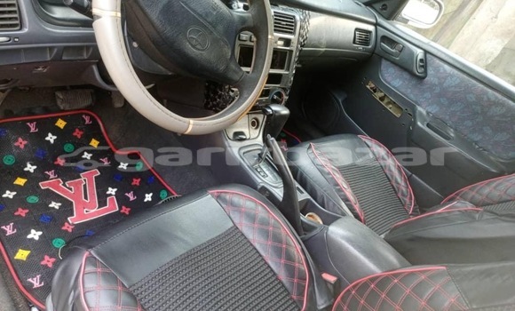 Sayi Na hannu Toyota Carina E Azurfa Mota in Douala a Ƙasar Kamaru Sayi Na hannu Toyota Carina E Azurfa Mota in Douala a Ƙasar Kamaru