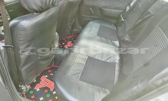 Sayi Na hannu Toyota Carina E Azurfa Mota in Douala a Ƙasar Kamaru Sayi Na hannu Toyota Carina E Azurfa Mota in Douala a Ƙasar Kamaru