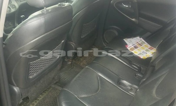 Sayi Na hannu Toyota RAV4 Black Mota in Douala a Ƙasar Kamaru Sayi Na hannu Toyota RAV4 Black Mota in Douala a Ƙasar Kamaru