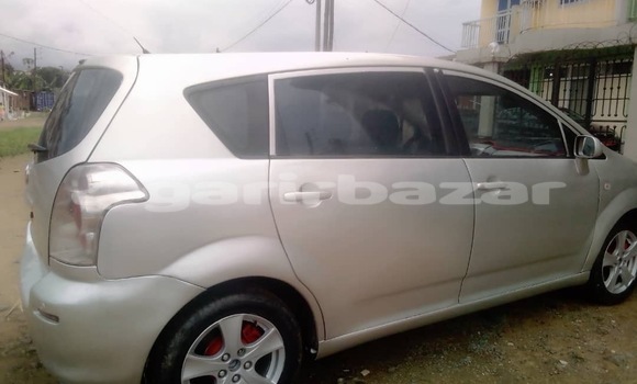 Acheter Neuf Voiture Toyota Corolla Verso Gris à Douala, Littoral Cameroon Acheter Neuf Voiture Toyota Corolla Verso Gris à Douala, Littoral Cameroon