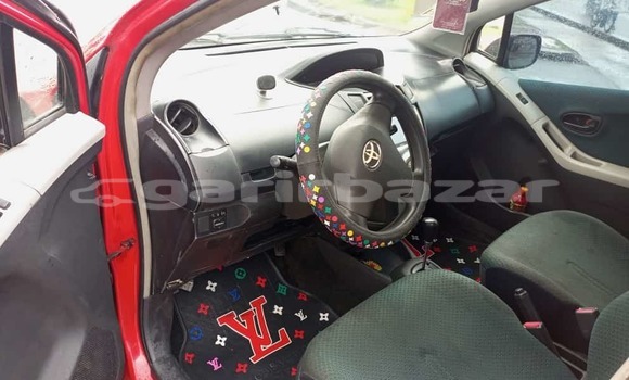 Sayi Na hannu Toyota Vitz Red Mota in Douala a Ƙasar Kamaru Sayi Na hannu Toyota Vitz Red Mota in Douala a Ƙasar Kamaru