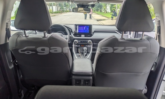 Sayi Sabo Toyota RAV4 White Mota in Douala a Ƙasar Kamaru Sayi Sabo Toyota RAV4 White Mota in Douala a Ƙasar Kamaru