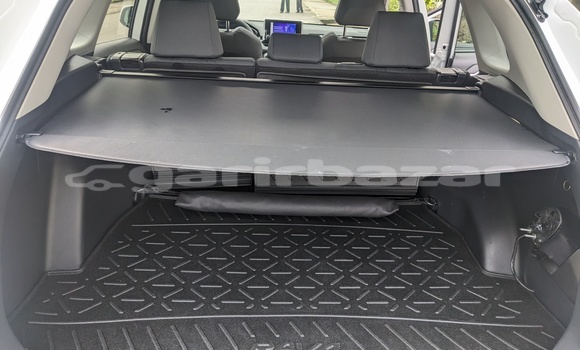 Sayi Sabo Toyota RAV4 White Mota in Douala a Ƙasar Kamaru Sayi Sabo Toyota RAV4 White Mota in Douala a Ƙasar Kamaru