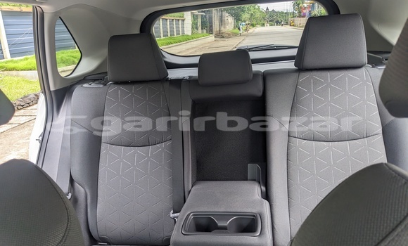 Sayi Sabo Toyota RAV4 White Mota in Douala a Ƙasar Kamaru Sayi Sabo Toyota RAV4 White Mota in Douala a Ƙasar Kamaru