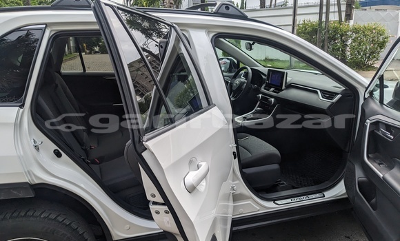 Sayi Sabo Toyota RAV4 White Mota in Douala a Ƙasar Kamaru Sayi Sabo Toyota RAV4 White Mota in Douala a Ƙasar Kamaru