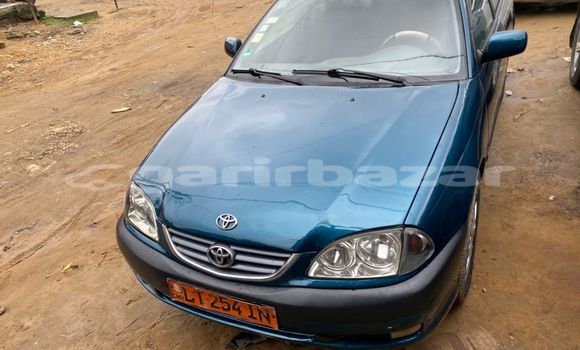 Sayi Na hannu Toyota Avensis Blue Mota in Douala a Ƙasar Kamaru Sayi Na hannu Toyota Avensis Blue Mota in Douala a Ƙasar Kamaru