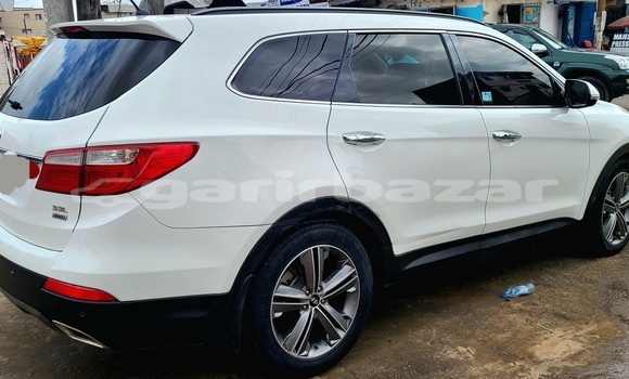 Acheter Neuf Voiture Hyundai Santa Fe Blanc à Douala, Littoral Cameroon Acheter Neuf Voiture Hyundai Santa Fe Blanc à Douala, Littoral Cameroon