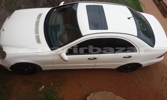 Sayi Na hannu Mercedes-Benz C-Classe White Mota in Yaounde a Babban Kamaru