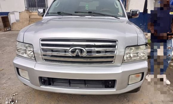 Sayi Na hannu Infiniti QX56 Azurfa Mota in Douala a Ƙasar Kamaru