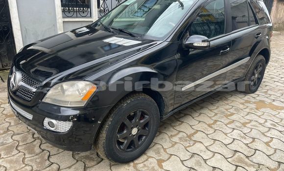 Sayi Na hannu Mercedes‒Benz ML–Class Black Mota in Douala a Ƙasar Kamaru