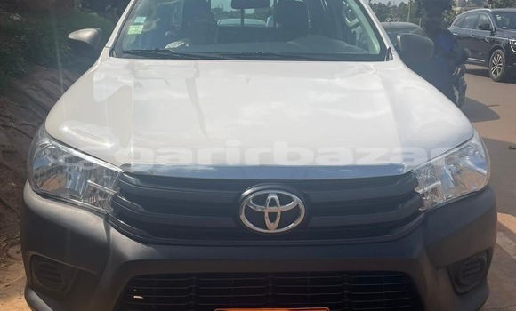 Buy Used Toyota Hilux White Car in Yaounde in Central Cameroon