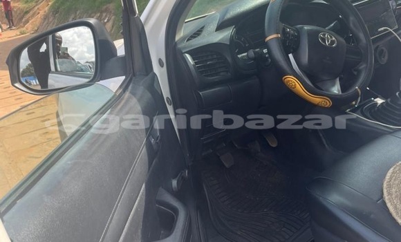 Acheter Occasion Voiture Toyota Hilux Blanc à Yaoundé, Central Cameroon Acheter Occasion Voiture Toyota Hilux Blanc à Yaoundé, Central Cameroon