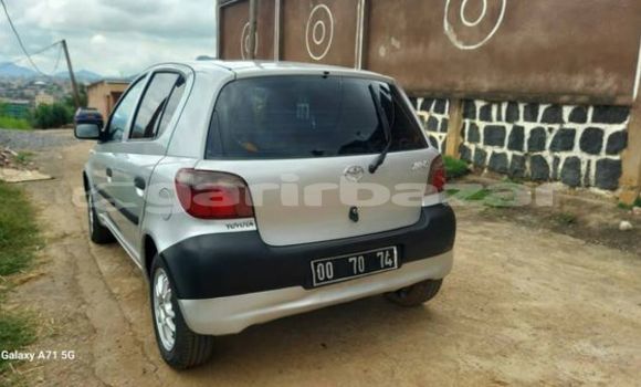 Sayi Na hannu Toyota Yaris Sauran Mota in Yaounde a Babban Kamaru Sayi Na hannu Toyota Yaris Sauran Mota in Yaounde a Babban Kamaru