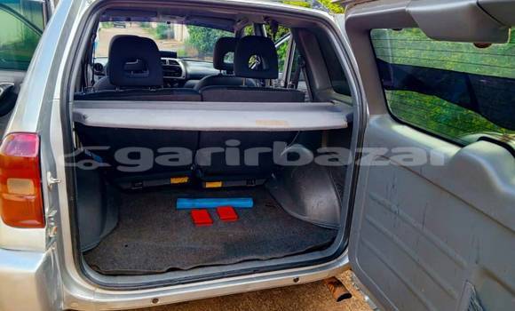 Sayi Na hannu Toyota RAV4 Sauran Mota in Yaounde a Babban Kamaru Sayi Na hannu Toyota RAV4 Sauran Mota in Yaounde a Babban Kamaru