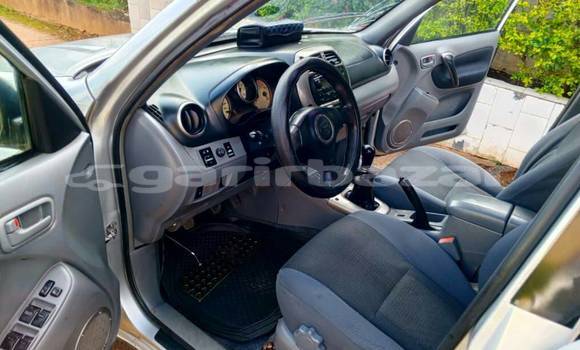 Sayi Na hannu Toyota RAV4 Sauran Mota in Yaounde a Babban Kamaru Sayi Na hannu Toyota RAV4 Sauran Mota in Yaounde a Babban Kamaru