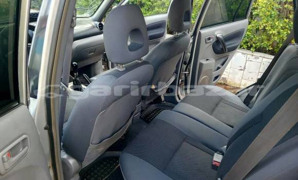 Sayi Na hannu Toyota RAV4 Sauran Mota in Yaounde a Babban Kamaru Sayi Na hannu Toyota RAV4 Sauran Mota in Yaounde a Babban Kamaru