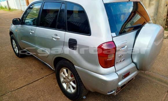 Sayi Na hannu Toyota RAV4 Sauran Mota in Yaounde a Babban Kamaru Sayi Na hannu Toyota RAV4 Sauran Mota in Yaounde a Babban Kamaru