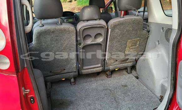 Sayi Na hannu Toyota Yaris Red Mota in Bafoussam a West Kamaru Sayi Na hannu Toyota Yaris Red Mota in Bafoussam a West Kamaru