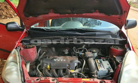 Sayi Na hannu Toyota Yaris Red Mota in Bafoussam a West Kamaru Sayi Na hannu Toyota Yaris Red Mota in Bafoussam a West Kamaru