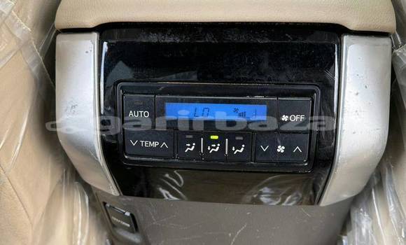 Sayi Na hannu Toyota Land Cruiser White Mota in Ambam a Kamaru ta Kudu Sayi Na hannu Toyota Land Cruiser White Mota in Ambam a Kamaru ta Kudu