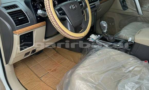 Sayi Na hannu Toyota Land Cruiser White Mota in Ambam a Kamaru ta Kudu Sayi Na hannu Toyota Land Cruiser White Mota in Ambam a Kamaru ta Kudu