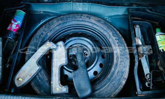 Sayi Na hannu Toyota Corolla Sauran Mota in Bandjoun a West Kamaru Sayi Na hannu Toyota Corolla Sauran Mota in Bandjoun a West Kamaru