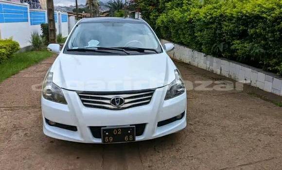Sayi Na hannu Toyota Blade White Mota in Bafoussam a West Kamaru Sayi Na hannu Toyota Blade White Mota in Bafoussam a West Kamaru